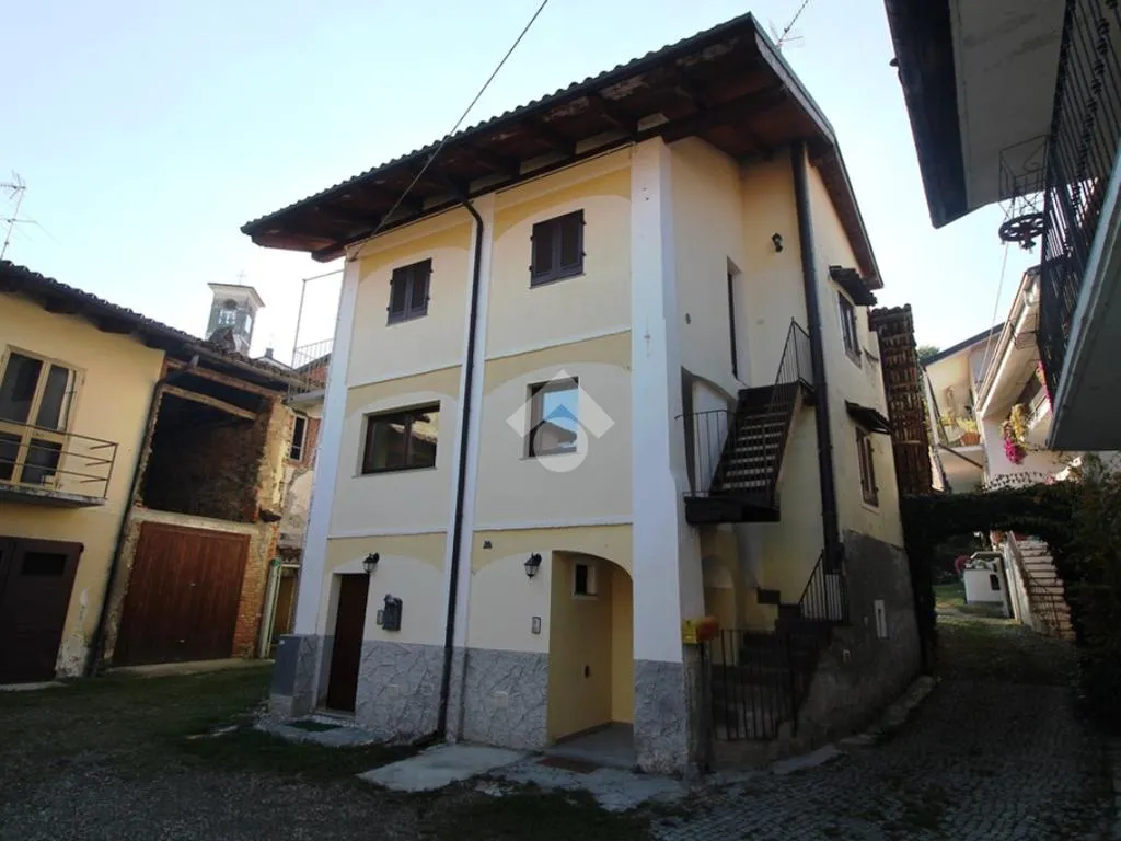 Esterno - Fully Furnished 3-Bedroom in Parella