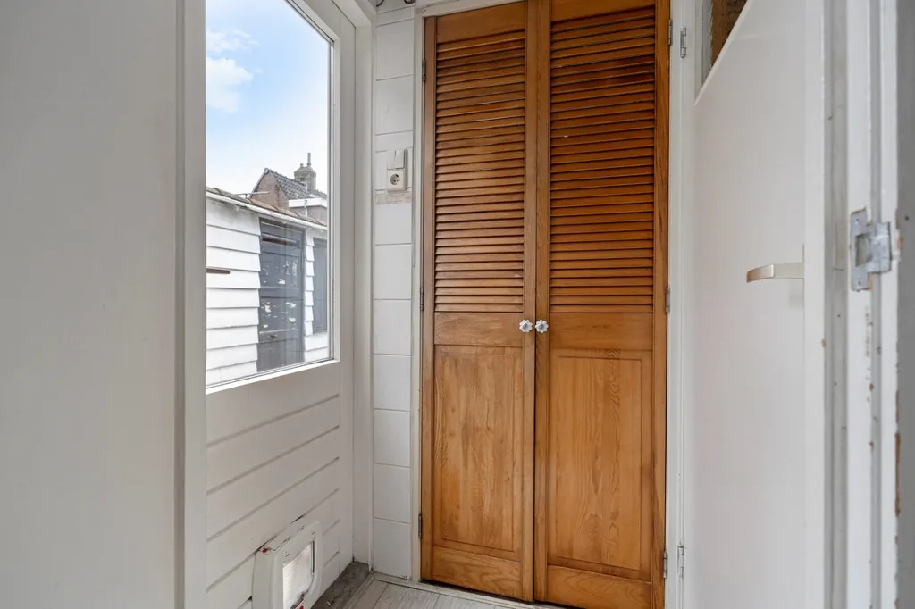 Entrée - Interwar Semi-detached House in Den Helder