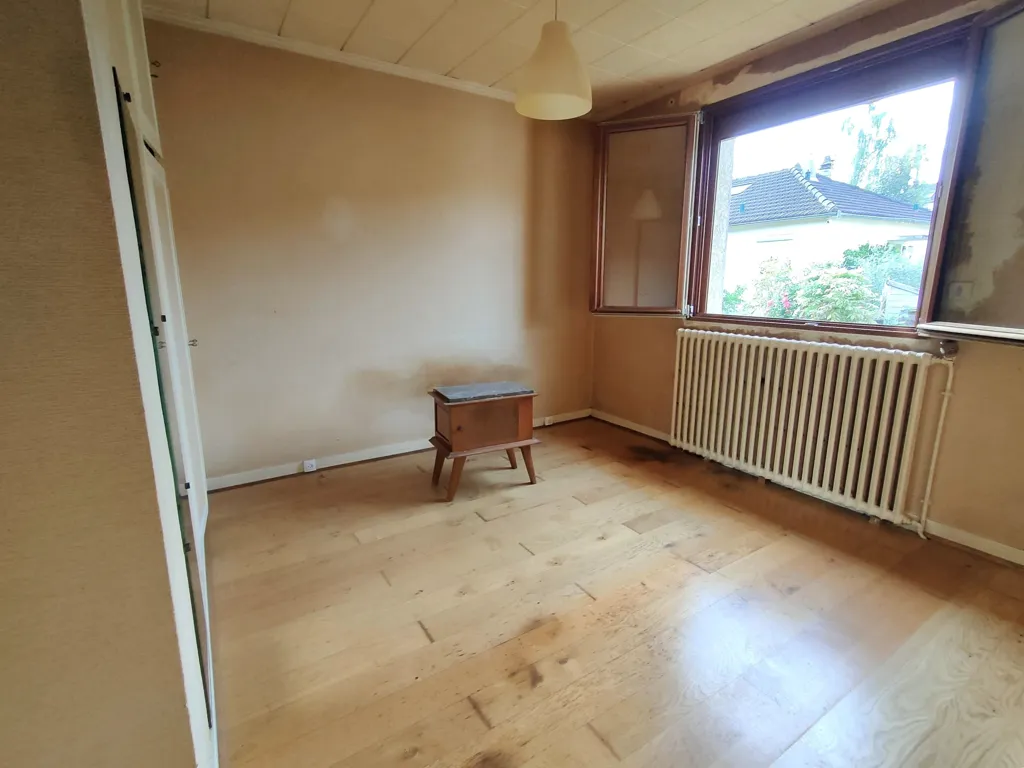 Toad - House with Ample Storage in Vauhallan