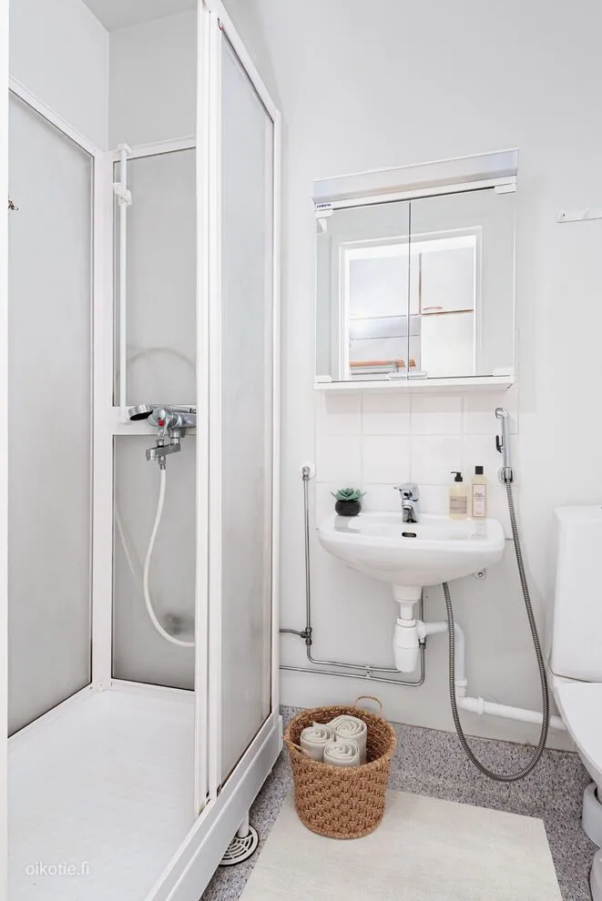 Bathrooms - Bright Studio with Balcony in Kontinkangas, Oulu