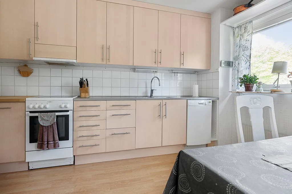 Cuisine - Apartment with Balcony in Central Gisle