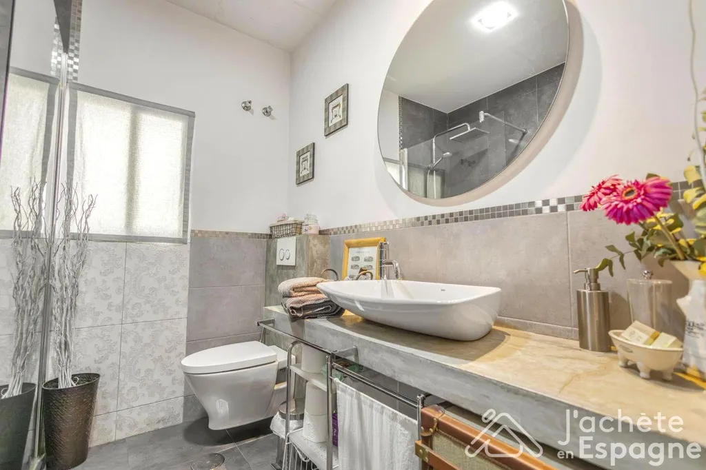 Vannitoad - Charming Flat with High Ceilings in Alicante Centre