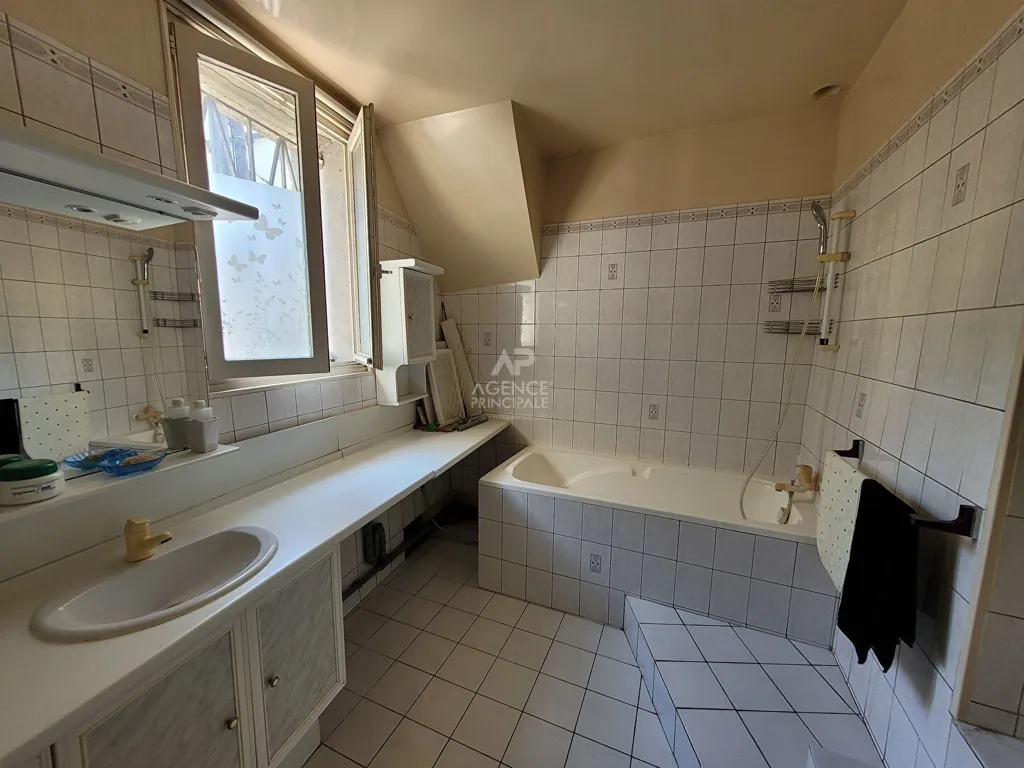 Salles de bain - Maison avec Jardin et Sans Vis-à-vis à Le Pecq