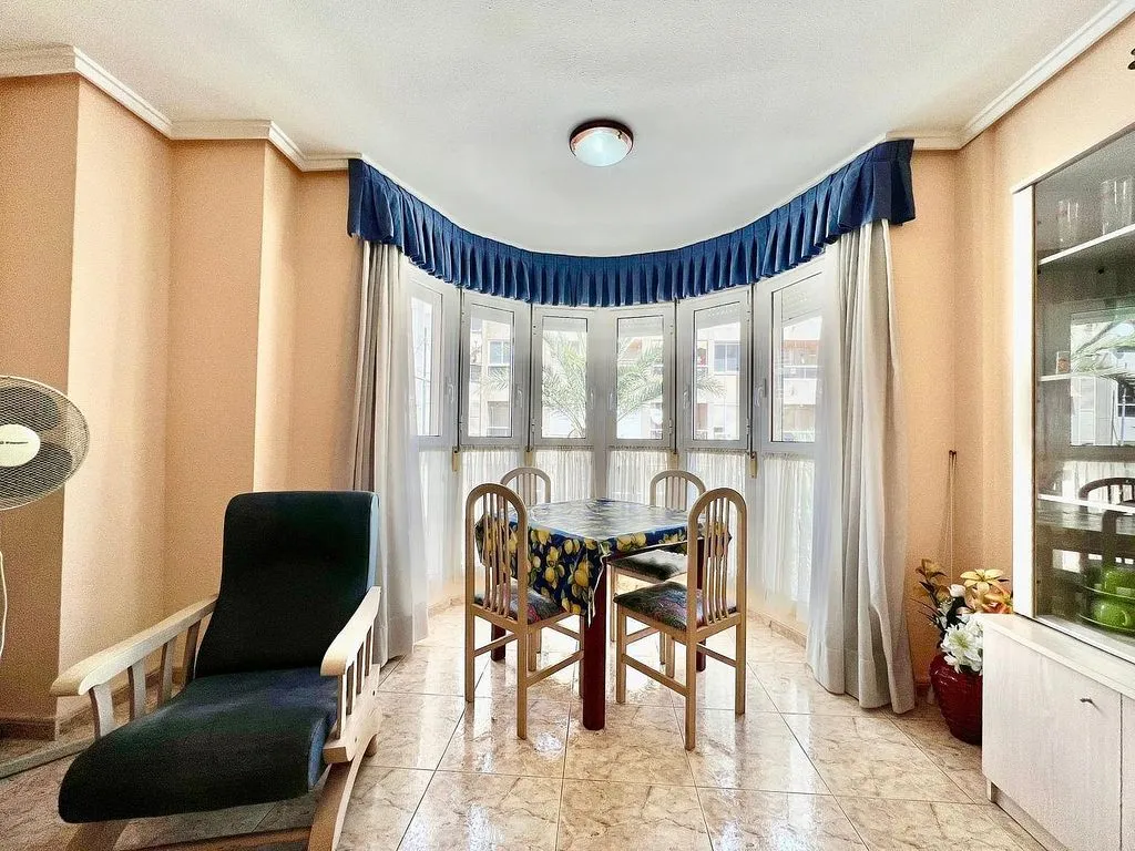 Söögituba - Apartment with Balcony and Garage in Torrevieja