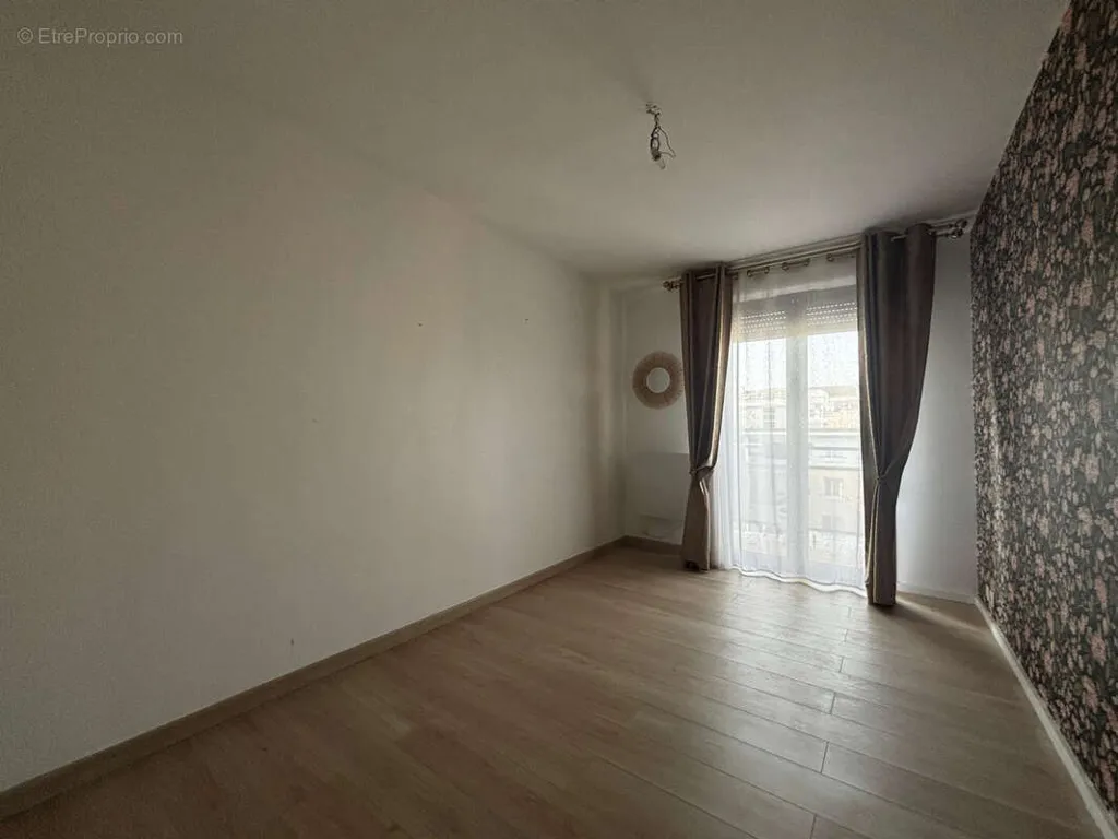 Pièces - Appartement Refait à Neuf avec Balcons au Centre-Sud d'Aulnay-sous-Bois