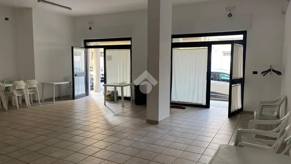 Pièces - Commercial Space with Double Frontage in Grottaglie