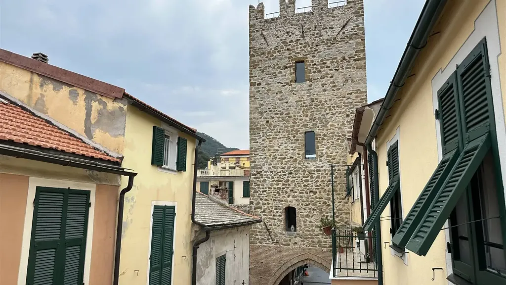 Exterior - Trilocale with Balcony in Noli Historic Centre