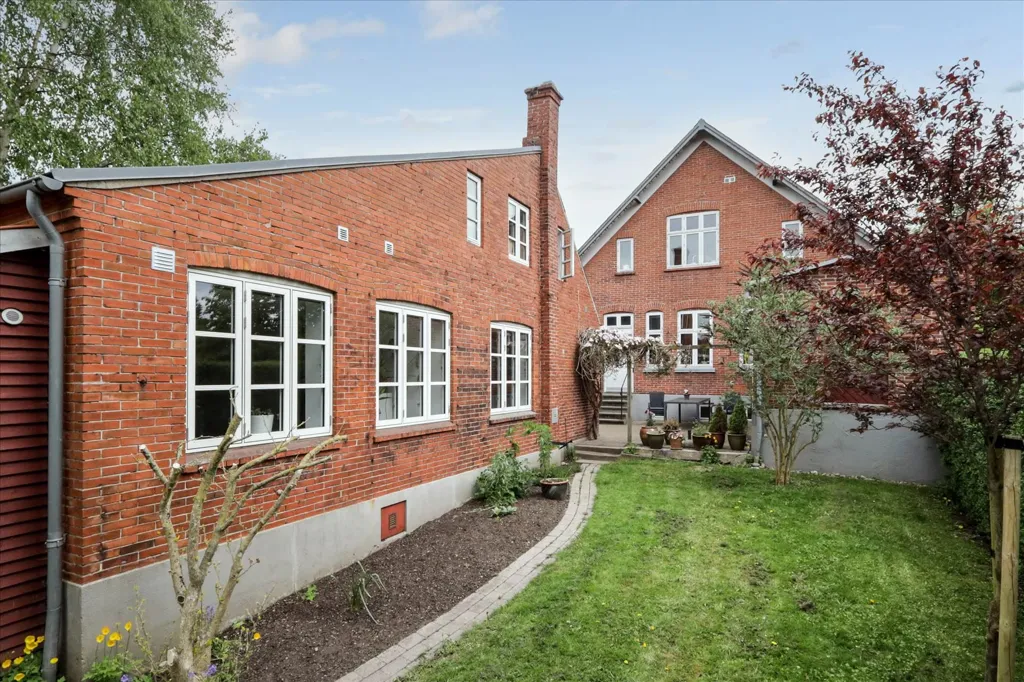 Aed - 1917 Villa with Garden in Svendborg