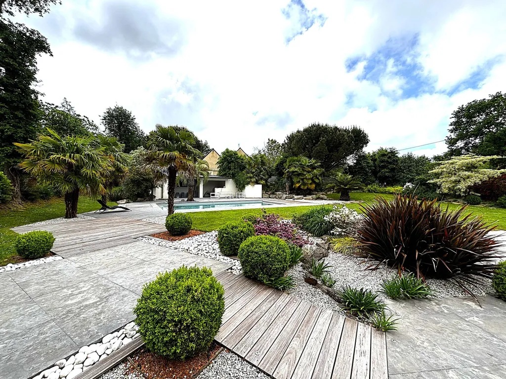 Aed - Contemporary House with Pool in Goven