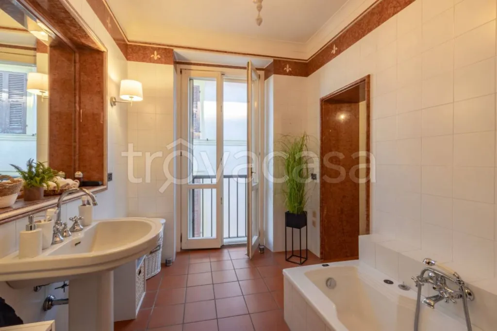 Salles de bain - Prestigious Apartment with Piazza View in Fano