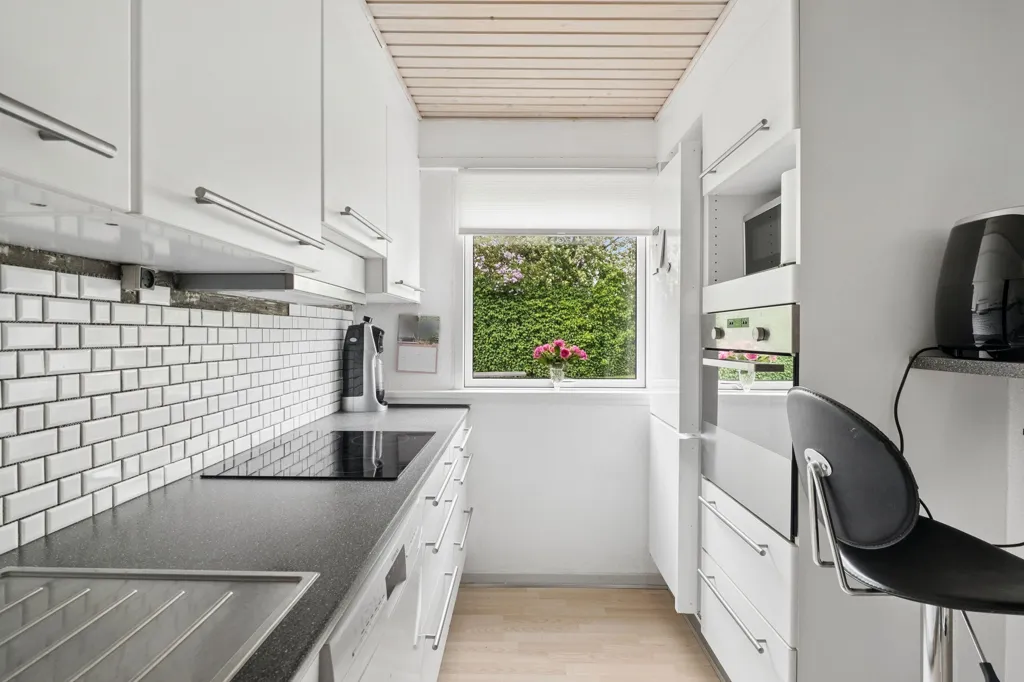 Cuisine - 1960s Brick Row House in Aalborg SØ