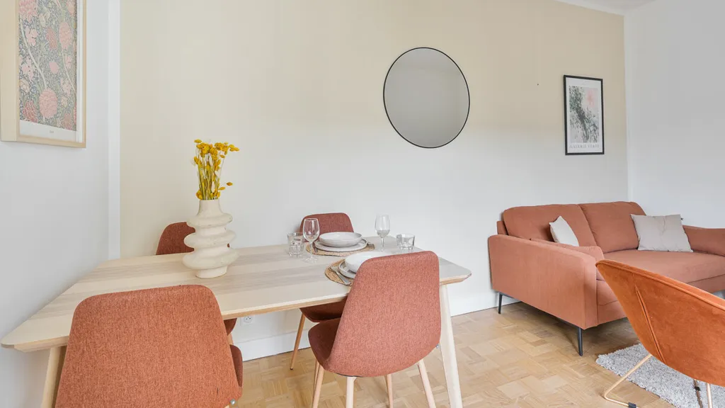 Dining Room - 1-Bedroom Flat with Seine View in Paris 16e