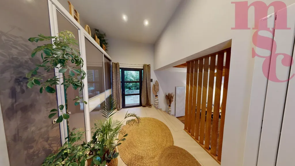 Entrée - Villa avec Piscine à Saint-Clément-de-Rivière