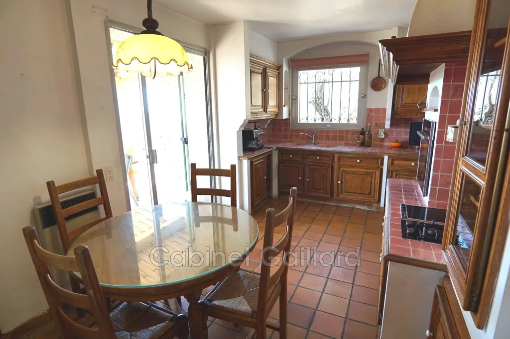 Cuisine - Villa avec Vue Panoramique à Spéracèdes