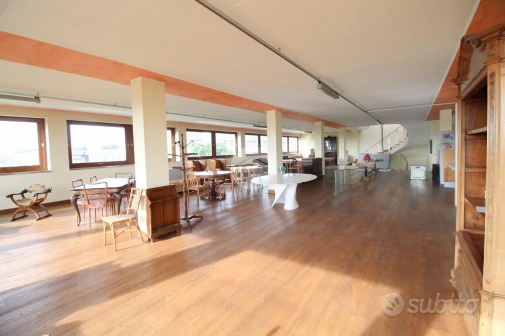 Dining Room - Warehouse with Two Levels in Fontanella