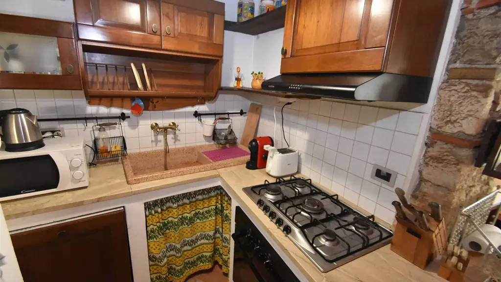 Köök - Tuscan-Style Apartment in Historic Centre, Rosignano Marittimo
