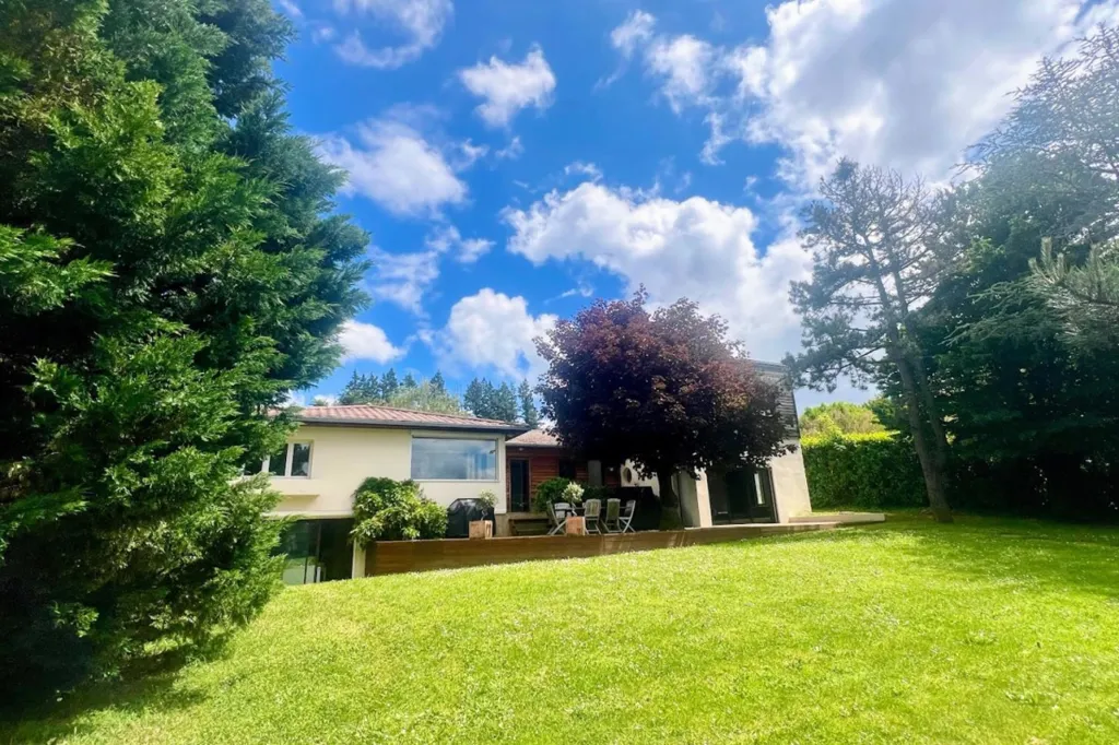 Aed - Renovated Villa with Pool in Lissieu