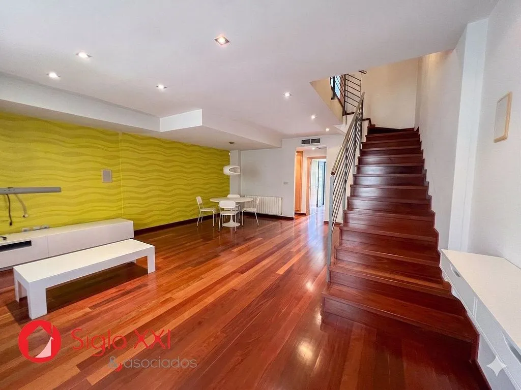 Elutuba - Terraced House with Balcony in La Vila-Darremur