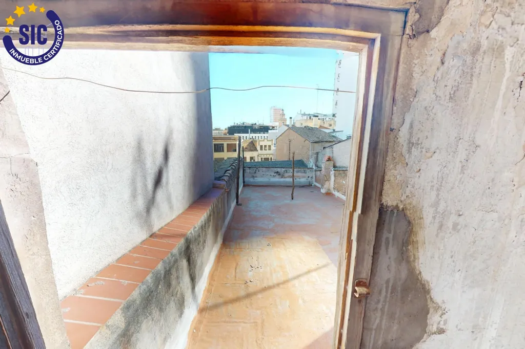 Balcon - Three-Storey House for Restoration in Castellón Centre