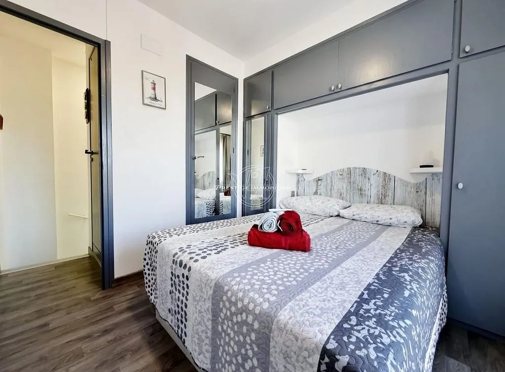 Bedrooms - Terraced House with Sea View in Roses