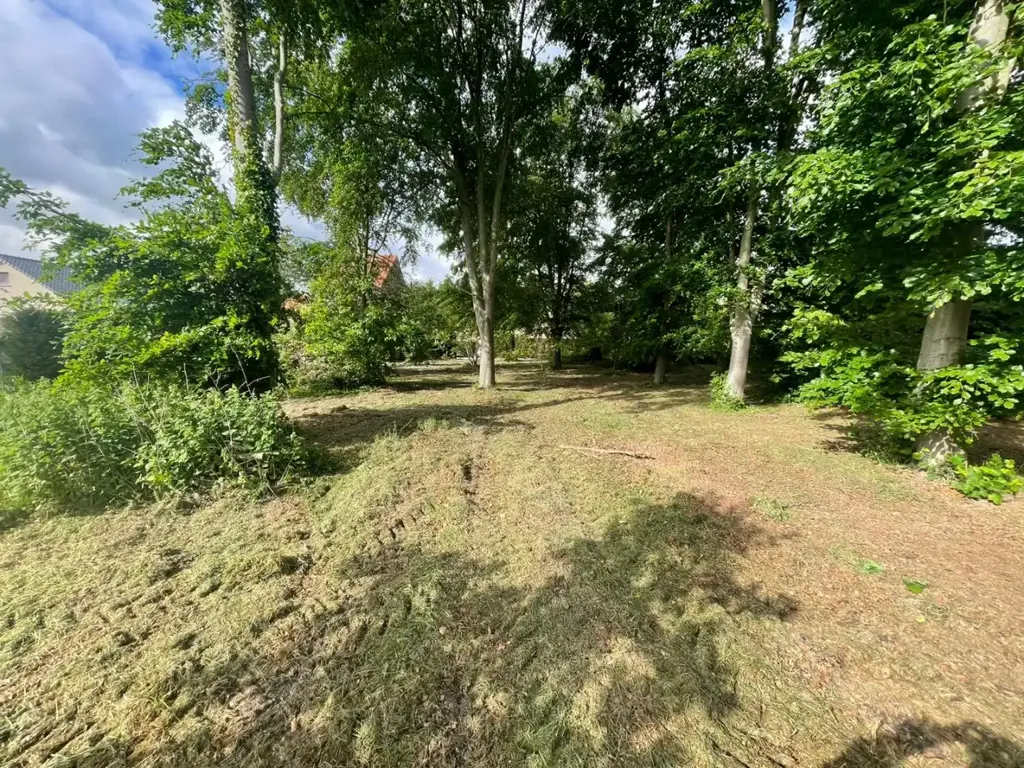 Aed - Plot for Open Building in Drieslinter