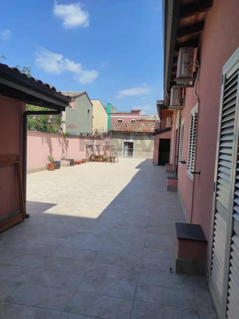 Aed - Independent House with Terrace in Paterno'