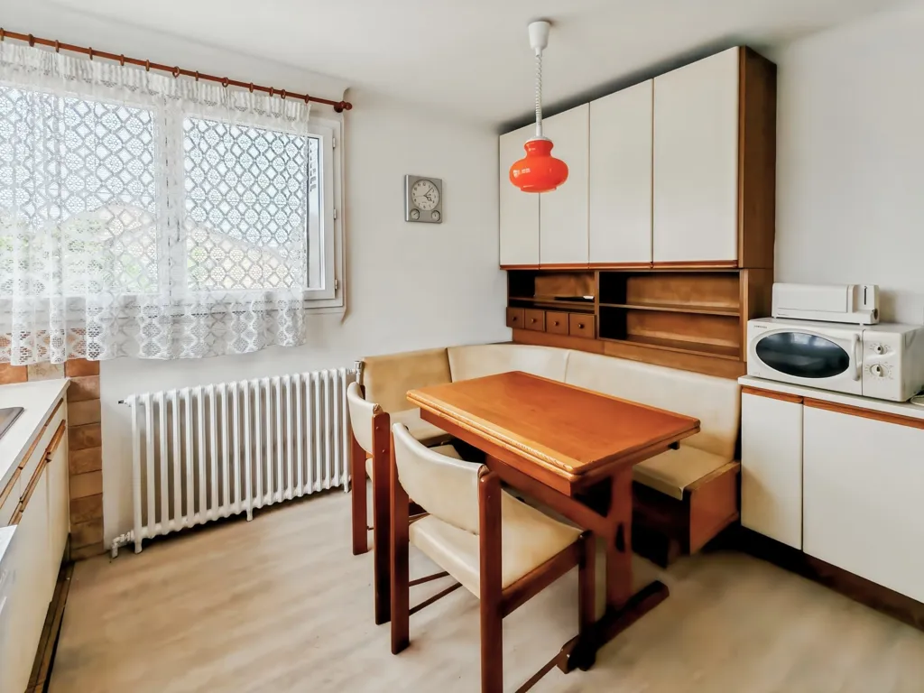 Söögituba - House with Garden in Quiet Gagny