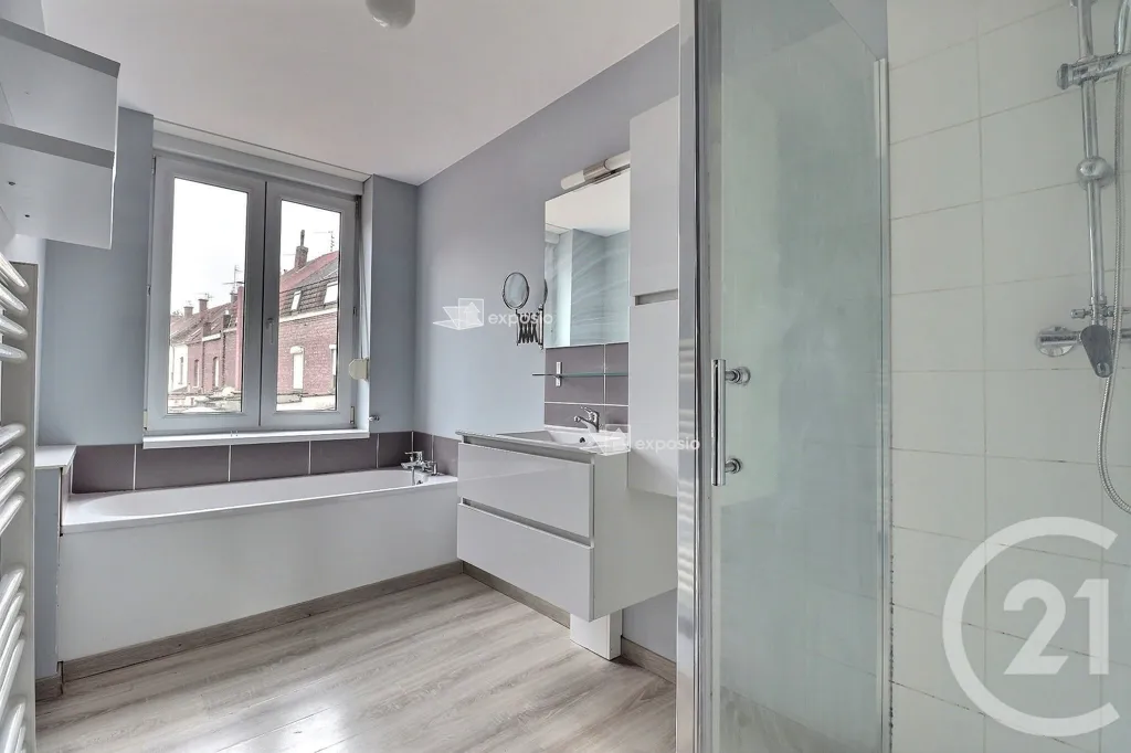 Salles de bain - Charming Townhouse with Courtyard in Armentières