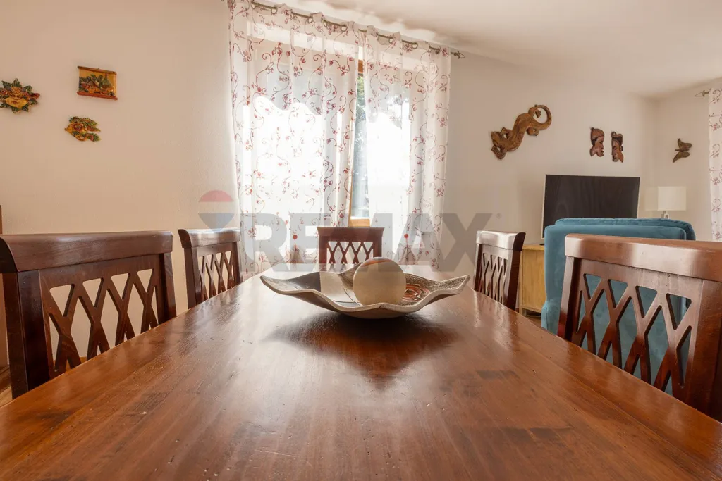 Dining Room - Single-Storey Villa with Garden in Marchirolo