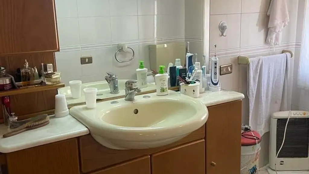 Salles de bain - 5-Room Apartment in Quiet Area, Siracusa