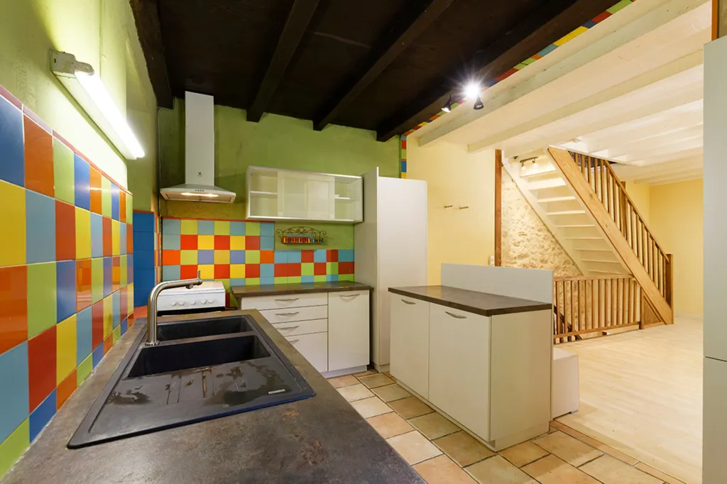 Kitchen - Village House with Courtyard in Varaignes