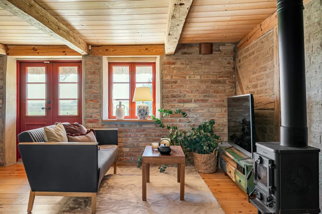 Elutuba - Historic Cross-Vaulted Farmhouse with Restaurant in Halland
