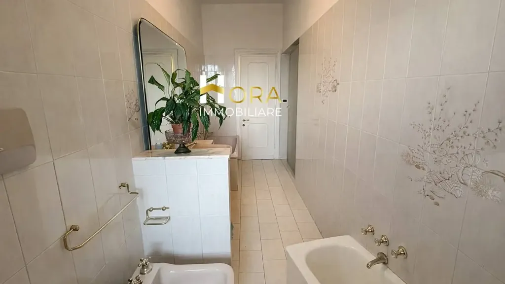 Salles de bain - Penthouse with Panoramic Terraces in Florence