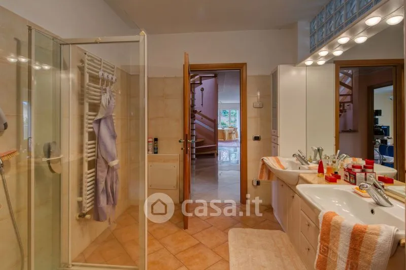 Baños - Villa with Lake View in Verbania