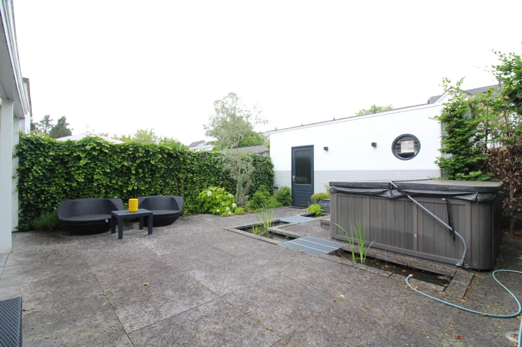 Terrazza - Corner House with Jacuzzi in Eindhoven