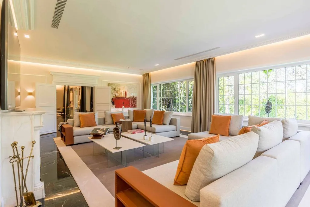 Living Room - Luxury Detached House with Pool in La Florida, Madrid