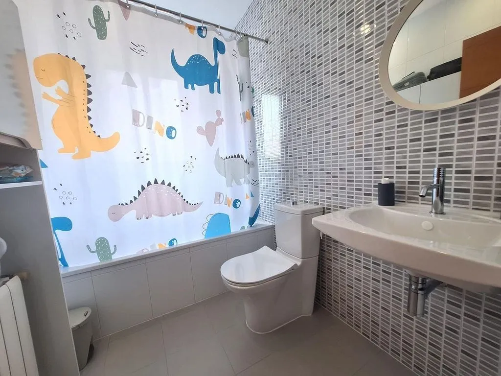 Vannitoad - Spacious Corner House with Terraces in Alginet