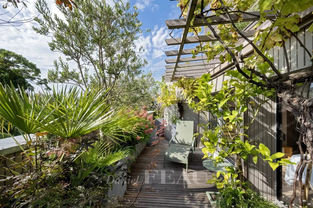 Terrass - Luxury 10-Room House with Pool in Paris 20ème