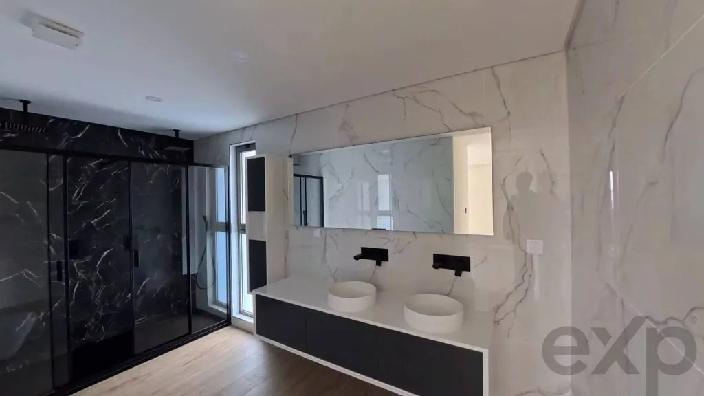 Vannitoad - Luxury Flat with City View in Almancil