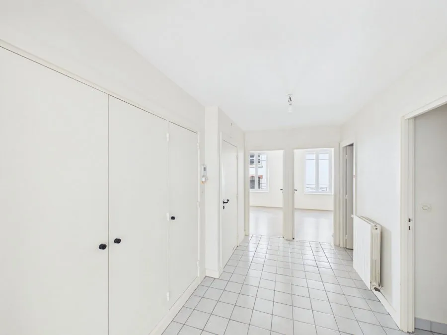 Entrée - Appartement 3 Pièces avec Parking à Nancy