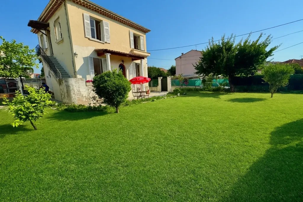 Aed - Villa with Garden in Le Cannet