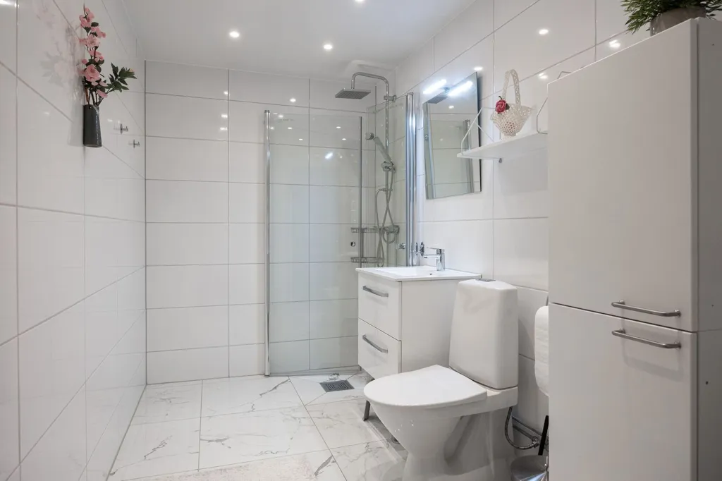 Salles de bain - 55+ Apartment with Balcony in Central Gothenburg