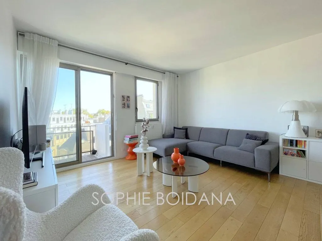 Elutuba - Luxury Apartment with Balcony in Paris 8th