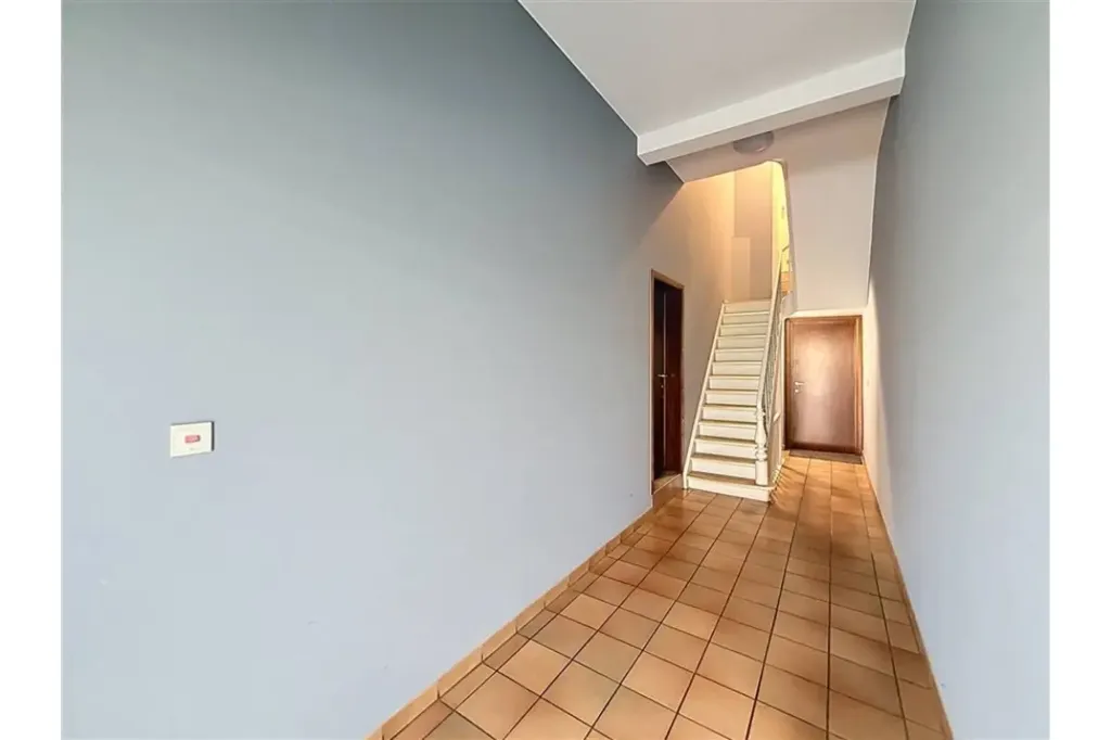 hallway_entrance