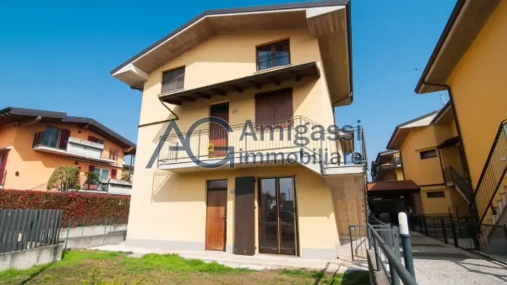 Exterior - Two-Bedroom Apartment with Private Garden in Stezzano