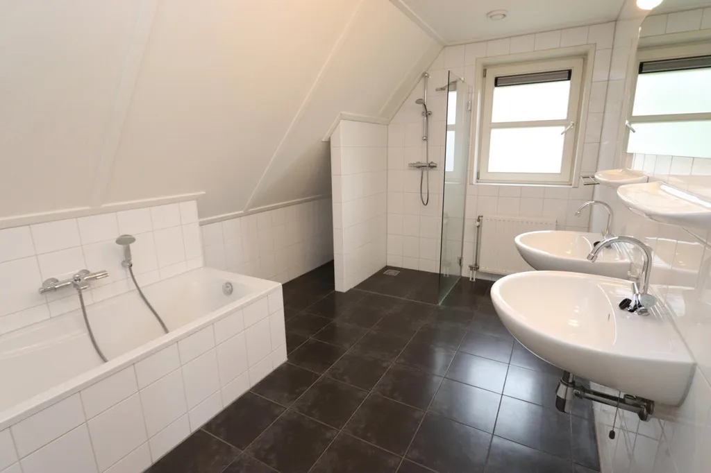 Salles de bain - Detached House with Veranda in Biddinghuizen