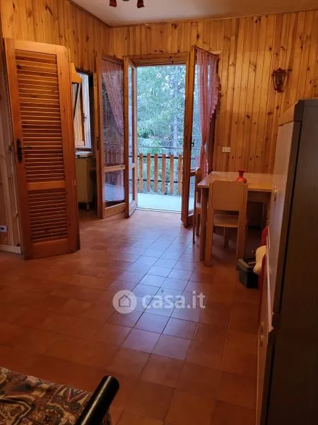 Chambres - Classically Styled Trilocale with Balcony in Rivisondoli