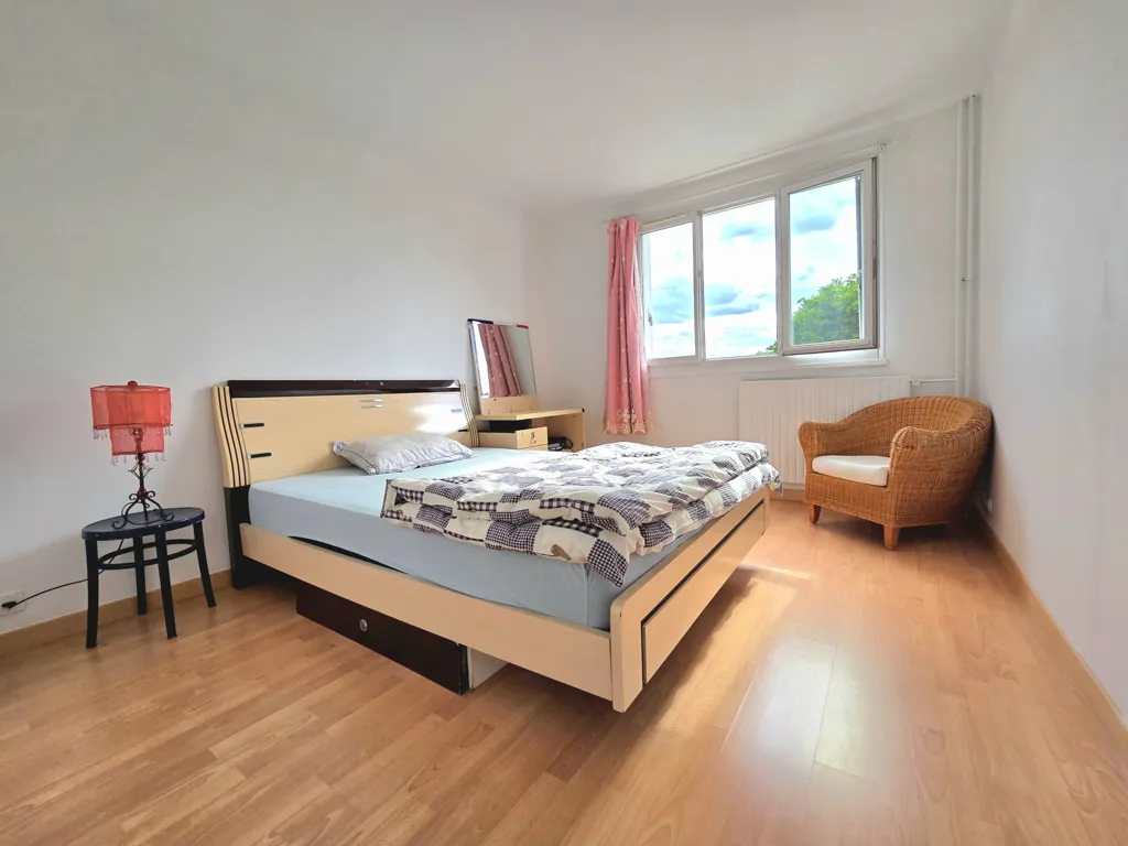 Magamistoad - Brightly Lit Flat with Parking in Plessis-Trévise