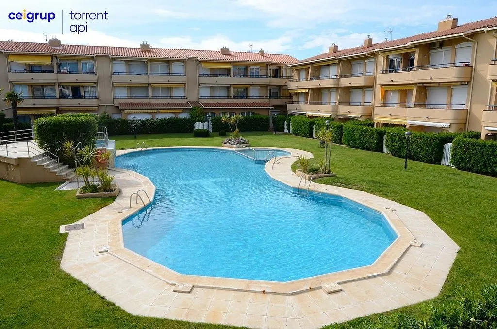 Piscina - Renovated Apartment with Sea View in L'Estartit