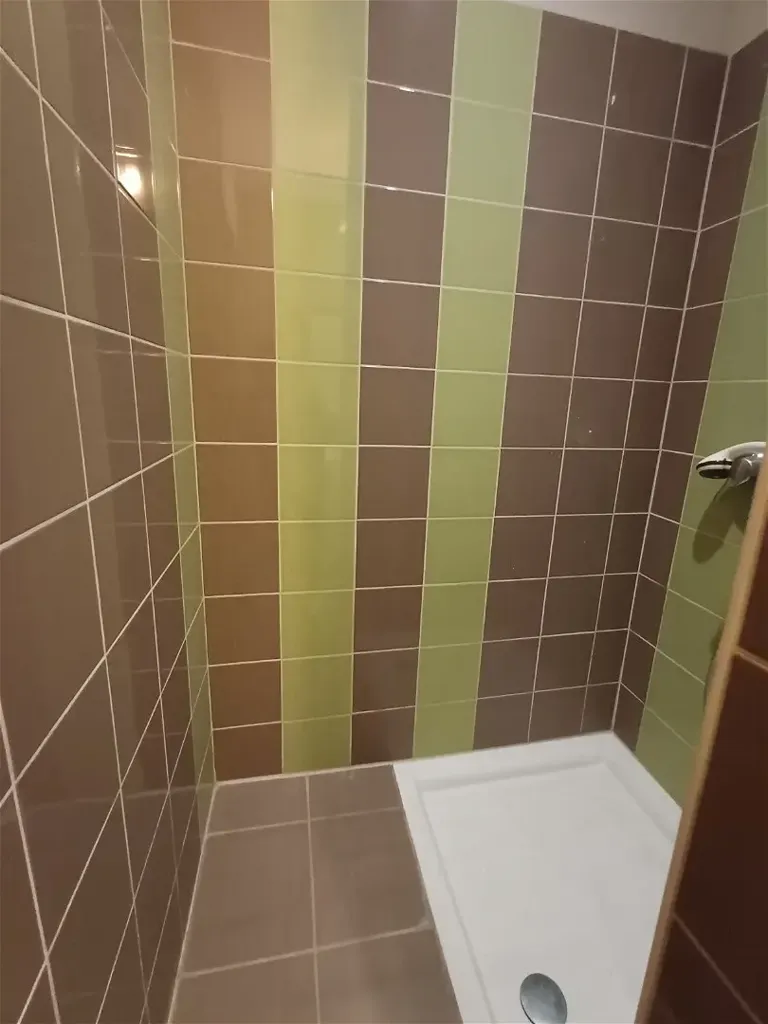 Bathrooms - City Centre Flat with Parking in Cadours